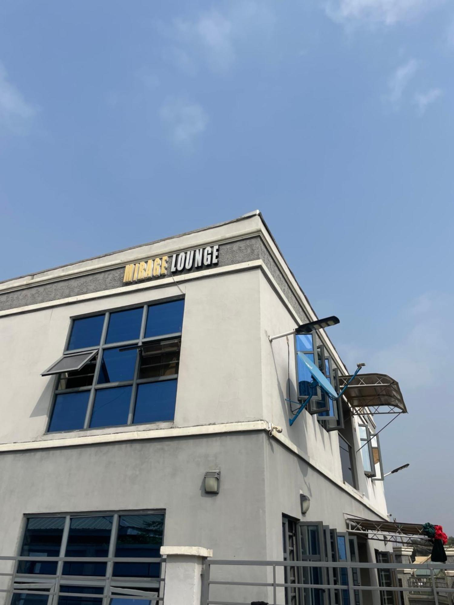 Mirage Lounge Hotel Aja Exterior photo